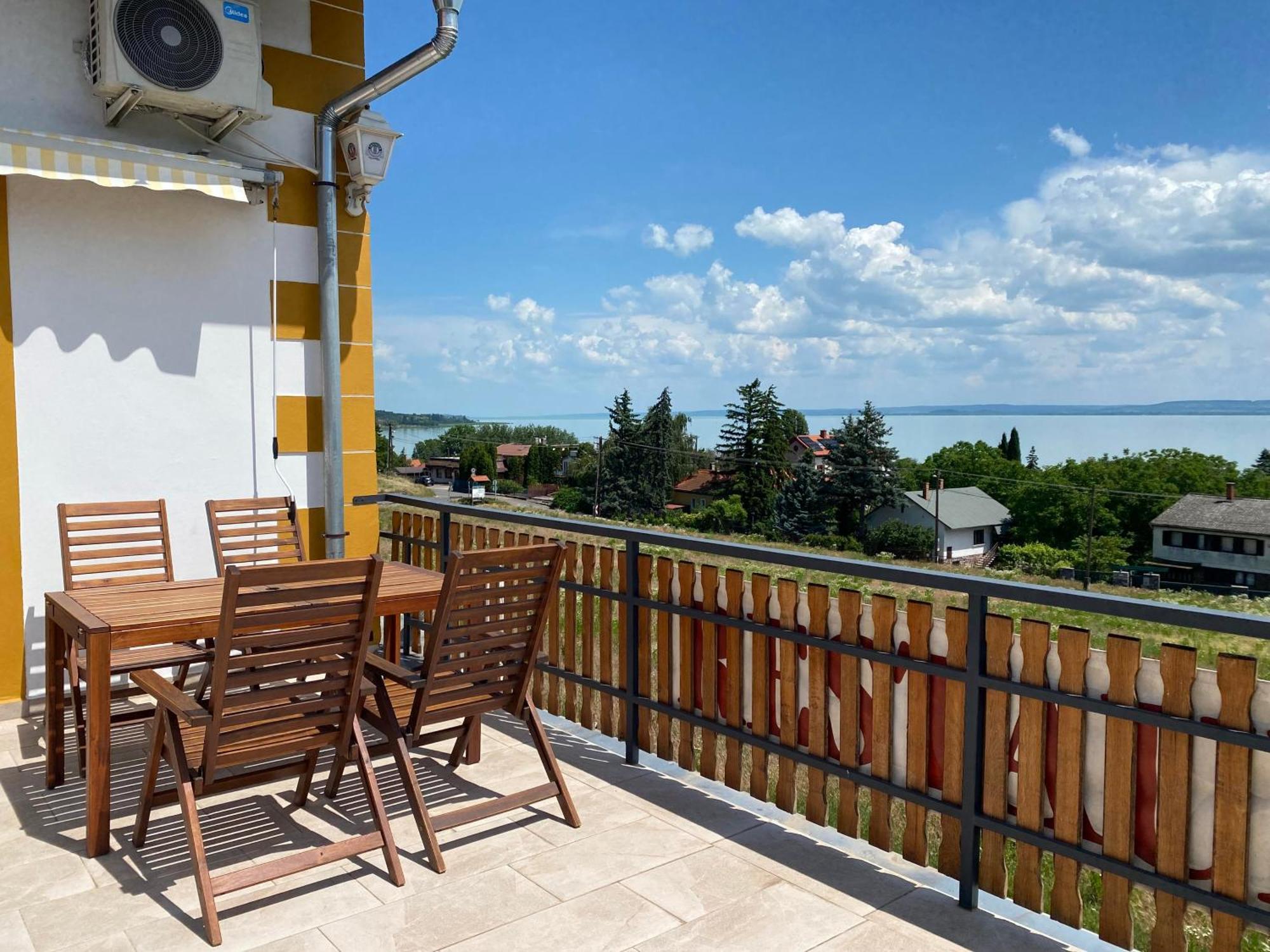 Bacchus Apartman - Borbarlang, Badacsony Badacsonytomaj Exterior photo